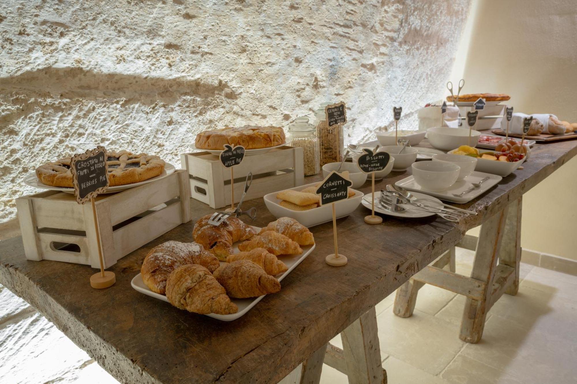 Tufo Bianco Relais Bed & Breakfast Massafra Exterior photo